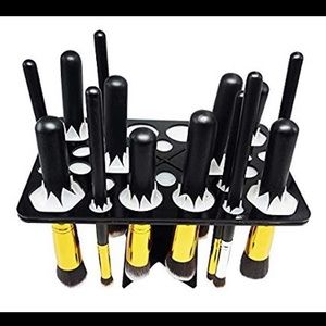 Collapsible Air Dry Makeup Brush Holder